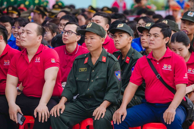 Thanh niên hỗ trợ lưu trữ tài liệu, sắp xếp trụ sở làm việc mới- Ảnh 4. Thanh niên hỗ trợ lưu trữ tài liệu, sắp xếp trụ sở làm việc mới- Ảnh 4.