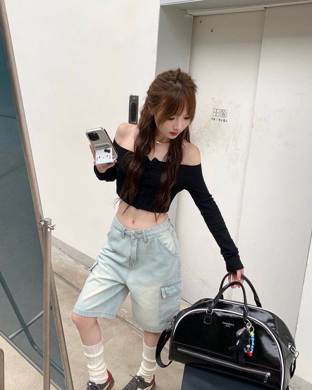 Cá tính cho phong cách dạo phố với quần jeans lửng- Ảnh 3. Cá tính cho phong cách dạo phố với quần jeans lửng- Ảnh 3.