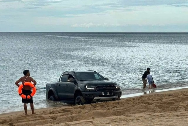 Thích thể hiện lái ô tô xuống biển, nhiều tài xế nhận phạt nặng - Ảnh 3. Thích thể hiện lái ô tô xuống biển, nhiều tài xế nhận phạt nặng - Ảnh 3.