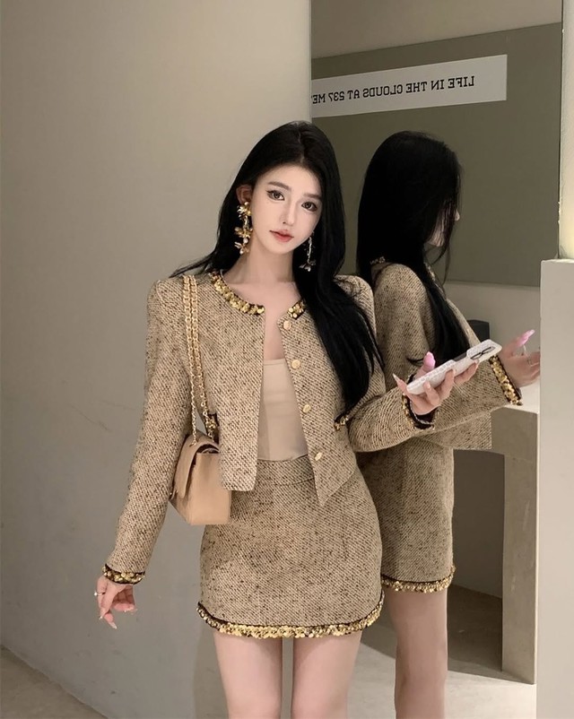 Tôn vẻ đẹp cổ điển và thời thượng với váy dạ tweed- Ảnh 7. Tôn vẻ đẹp cổ điển và thời thượng với váy dạ tweed- Ảnh 7.
