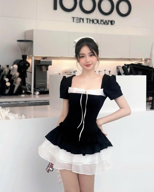 Tái hiện vẻ đẹp cổ điển với những chiếc váy nhung- Ảnh 7. Tái hiện vẻ đẹp cổ điển với những chiếc váy nhung- Ảnh 7.