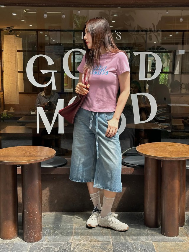 Cá tính cho phong cách dạo phố với quần jeans lửng- Ảnh 7. Cá tính cho phong cách dạo phố với quần jeans lửng- Ảnh 7.