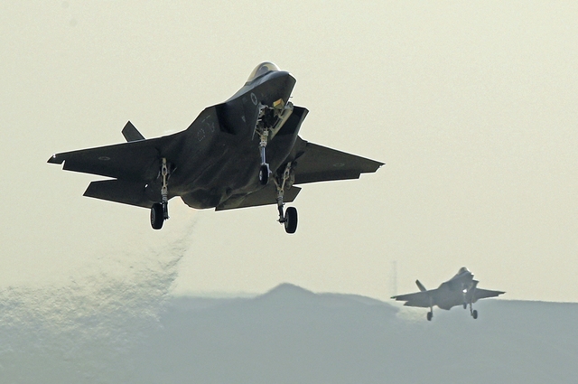 Iran nói bắn hạ 2 máy bay F-35, Israel bác bỏ Iran nói bắn hạ 2 máy bay F-35, Israel bác bỏ