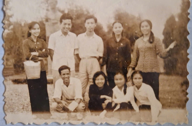 Liệt sĩ Đặng Thùy Trâm và cuốn nhật ký tình yêu chưa từng công bố: 'Nhưng không chết người trai khói lửa'- Ảnh 2. Liệt sĩ Đặng Thùy Trâm và cuốn nhật ký tình yêu chưa từng công bố: 'Nhưng không chết người trai khói lửa'- Ảnh 2.