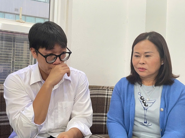 Bà Trần Thị Mười hỗ trợ nam sinh vượt khó gia đình có nhiều người ung thư - Ảnh 2. Bà Trần Thị Mười hỗ trợ nam sinh vượt khó gia đình có nhiều người ung thư - Ảnh 2.