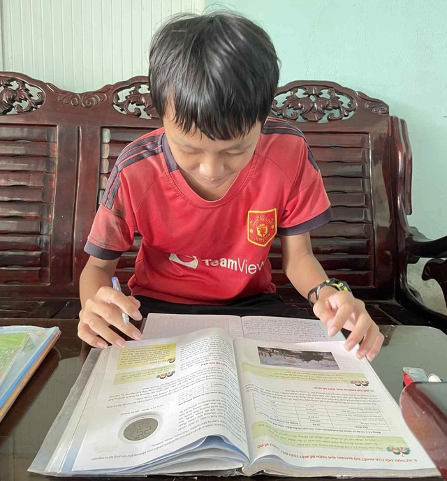Mùa hè thời trí tuệ nhân tạo, nhiều phụ huynh 'trao quyền dạy con' cho AI - Ảnh 3.
