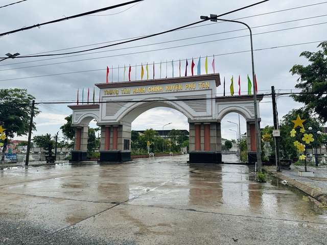 Cà Mau: Lãnh đạo huyện lý giải việc bổ nhiệm cán bộ đang chờ kiểm điểm Cà Mau: Lãnh đạo huyện lý giải việc bổ nhiệm cán bộ đang chờ kiểm điểm