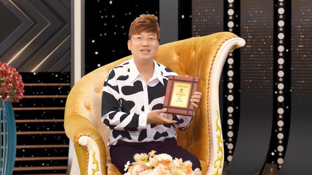 Showbiz 13.6: Phương Mỹ Chi gây tiếc nuối; Bí mật sau bản hit của Hồng Ngọc- Ảnh 2. Showbiz 13.6: Phương Mỹ Chi gây tiếc nuối; Bí mật sau bản hit của Hồng Ngọc- Ảnh 2.