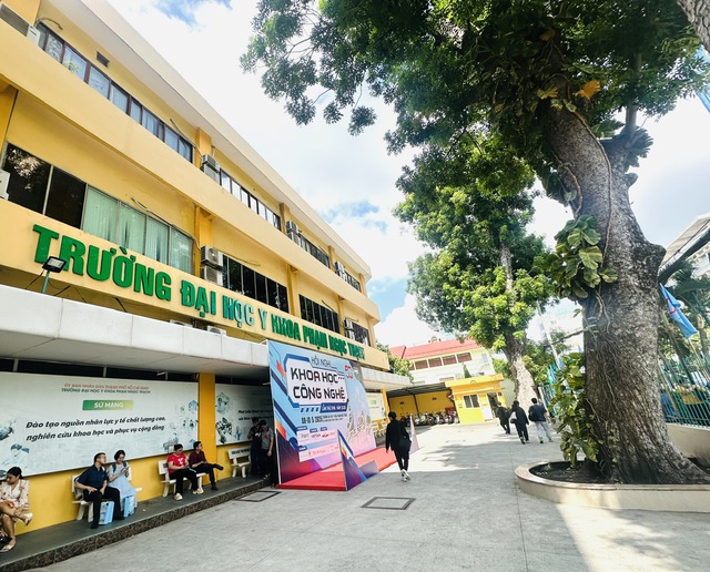Học phí đào tạo bác sĩ tại Trường ĐH Y khoa Phạm Ngọc Thạch 55,2 triệu đồng - Ảnh 1.