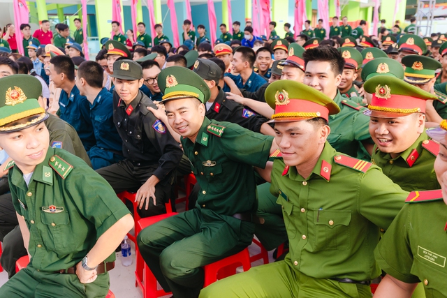 Ra quân Chiến dịch tình nguyện 'Kỳ nghỉ hồng' và 'Hành quân xanh' - Ảnh 3.