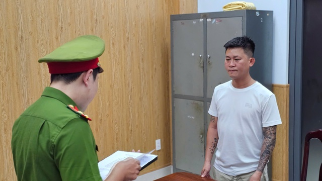 6 tháng phục bắt ông trùm cá độ bóng đá trở về từ Campuchia 6 tháng phục bắt ông trùm cá độ bóng đá trở về từ Campuchia