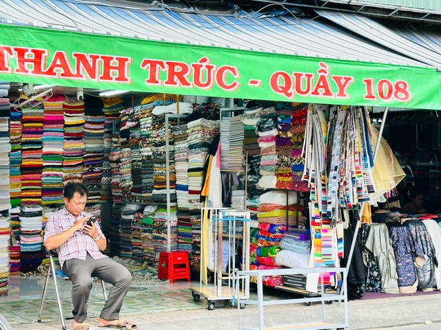 Tiểu thương lúng túng với hàng đổi trả... sau khi xuất hóa đơn- Ảnh 2. Tiểu thương lúng túng với hàng đổi trả... sau khi xuất hóa đơn- Ảnh 2.