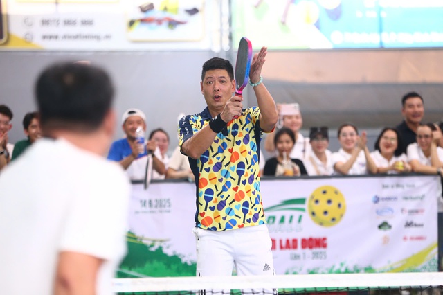 Diễn viên Bình Minh tạo sức hút đặc biệt trên sân pickleball- Ảnh 2. Diễn viên Bình Minh tạo sức hút đặc biệt trên sân pickleball- Ảnh 2.