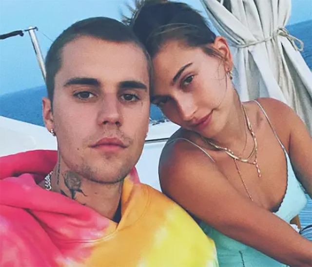 

Justin Bieber và vợ - Hailey Bieber  