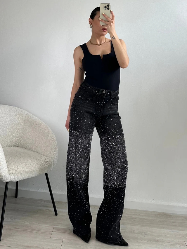 Quần jeans lấp lánh theo phiên bản sang chảnh mùa hè, táo bạo và tinh tế- Ảnh 2. Quần jeans lấp lánh theo phiên bản sang chảnh mùa hè, táo bạo và tinh tế- Ảnh 2.
