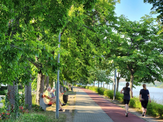 Tận mắt chiêm ngưỡng sự bình yên bên dòng sông Danube xanh Tận mắt chiêm ngưỡng sự bình yên bên dòng sông Danube xanh