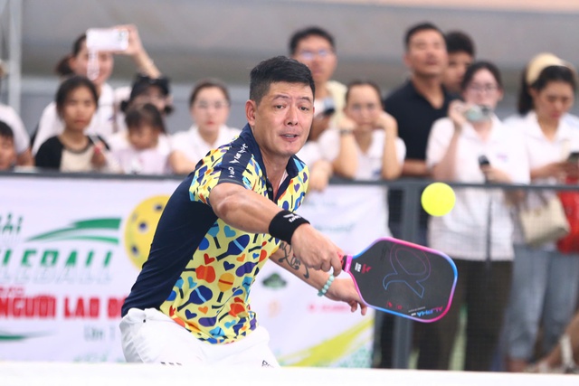 Diễn viên Bình Minh tạo sức hút đặc biệt trên sân pickleball Diễn viên Bình Minh tạo sức hút đặc biệt trên sân pickleball