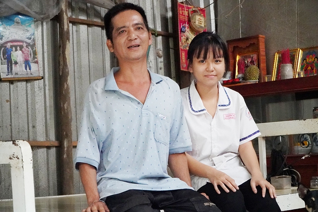 Người cha nghèo bệnh tật được bạn đọc giúp đã dần hồi phục - Ảnh 2.
