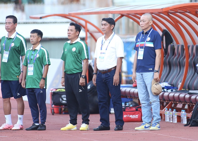 HLV Trần Minh Chiến không họp báo vì tình cảnh của Bình Định quá ‘u buồn’: Trợ lý nói gì? HLV Trần Minh Chiến không họp báo vì tình cảnh của Bình Định quá ‘u buồn’: Trợ lý nói gì?