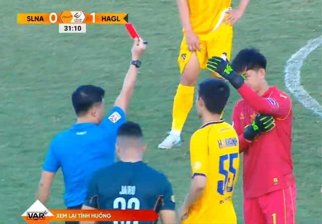 Ngược dòng thắng kịch tính HAGL trong thế thiếu người, SLNA trụ hạng: Từ ‘cõi chết’ trở về!- Ảnh 2. Ngược dòng thắng kịch tính HAGL trong thế thiếu người, SLNA trụ hạng: Từ ‘cõi chết’ trở về!- Ảnh 2.