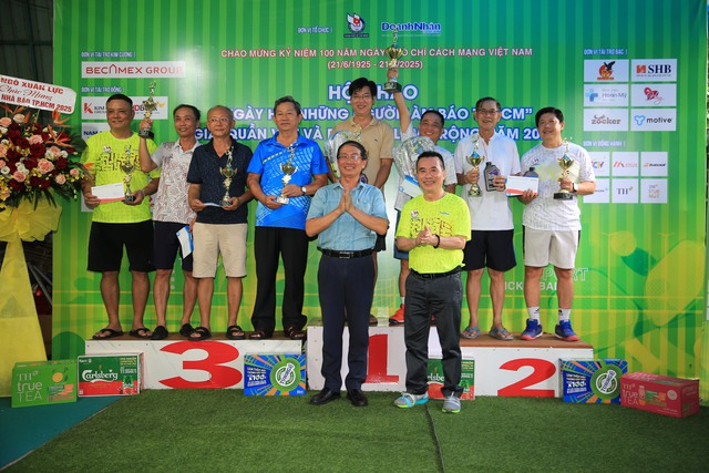 3 ngôi vô địch đổi chủ tại giải quần vợt ‘Hội thao những người làm báo TP.HCM'- Ảnh 2. 3 ngôi vô địch đổi chủ tại giải quần vợt ‘Hội thao những người làm báo TP.HCM'- Ảnh 2.