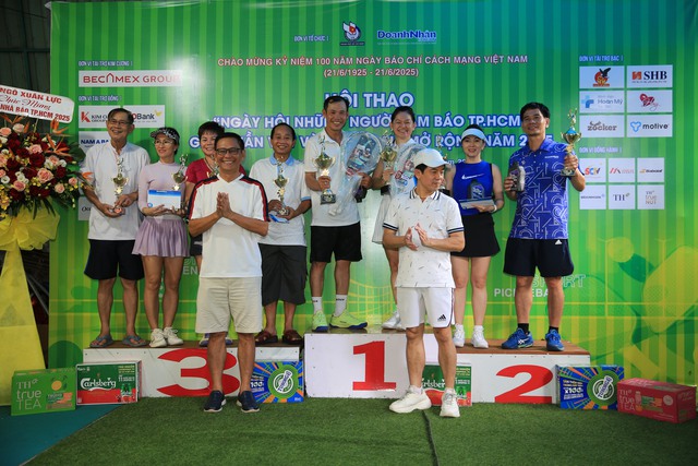 3 ngôi vô địch đổi chủ tại giải quần vợt ‘Hội thao những người làm báo TP.HCM'- Ảnh 8. 3 ngôi vô địch đổi chủ tại giải quần vợt ‘Hội thao những người làm báo TP.HCM'- Ảnh 8.