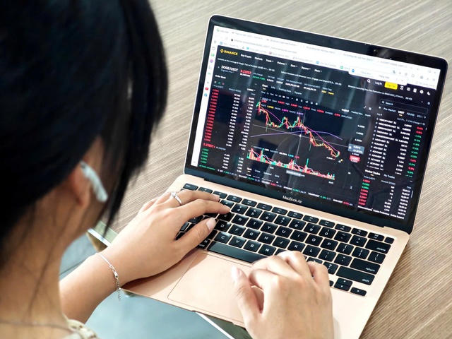 C&aacute; nh&acirc;n giao dịch t&agrave;i sản m&atilde; h&oacute;a ch&iacute;nh thức phải nộp thuế 0,1% tr&ecirc;n doanh thu - Ảnh 1.