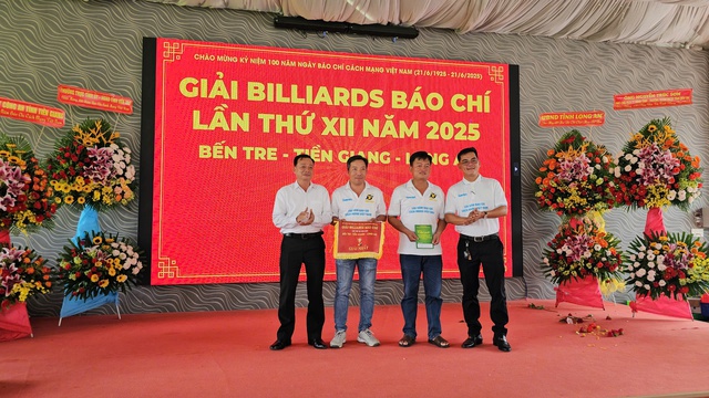 Hơn 50 cơ thủ hào hứng tham gia giải billiards báo chí tại Bến Tre Hơn 50 cơ thủ hào hứng tham gia giải billiards báo chí tại Bến Tre