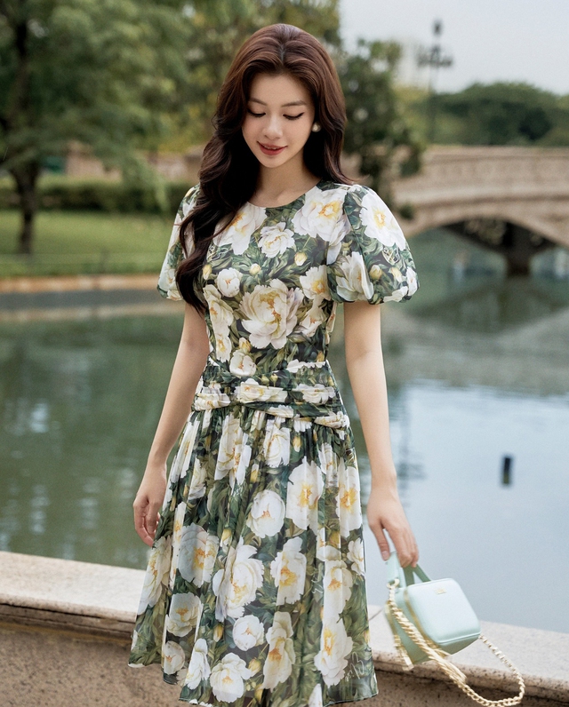 Váy hoa cổ điển, nét lãng mạn của nàng thơ ngày hè- Ảnh 5. Váy hoa cổ điển, nét lãng mạn của nàng thơ ngày hè- Ảnh 5.