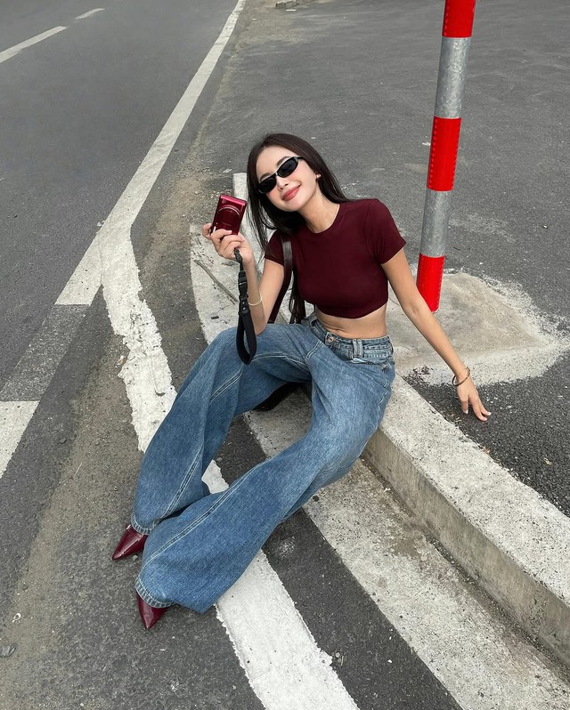 Diện quần jeans ống loe cho thời trang mùa hè sành điệu hơn bao giờ hết Diện quần jeans ống loe cho thời trang mùa hè sành điệu hơn bao giờ hết