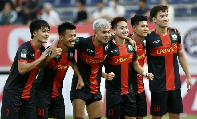 CLB Ninh Bình đổi tên, thay HLV nội bằng ‘tướng’ ngoại: Đua vô địch V-League ngay từ bây giờ! CLB Ninh Bình đổi tên, thay HLV nội bằng ‘tướng’ ngoại: Đua vô địch V-League ngay từ bây giờ!