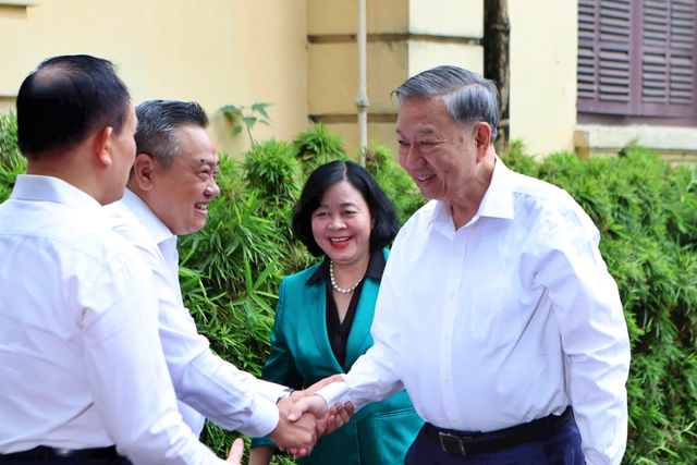 Tổng Bí thư: ‘Hà Nội cần tái thiết không gian phát triển để dẫn dắt cả nước’ Tổng Bí thư: ‘Hà Nội cần tái thiết không gian phát triển để dẫn dắt cả nước’