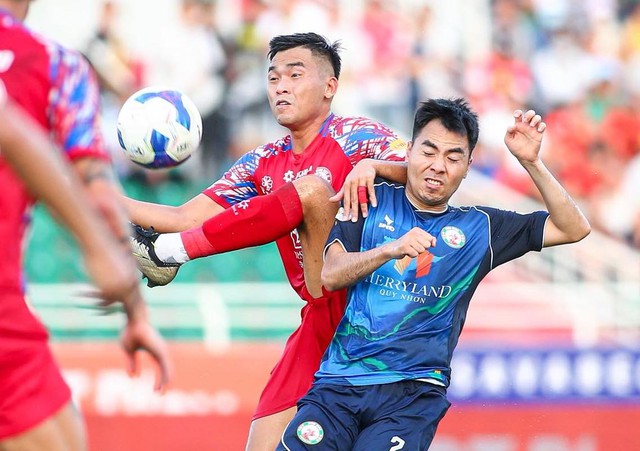 2 cuộc đua khiến V-League 'nóng' đến phút cuối: Trốn xuống hạng và...- Ảnh 2.