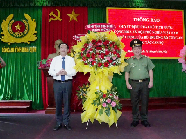 Giám đốc Công an tỉnh Bình Định được thăng hàm thiếu tướng - Ảnh 2.