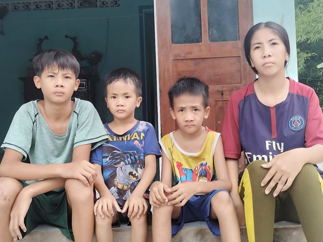 Bà nội nghèo nuôi 4 cháu mồ côi Bà nội nghèo nuôi 4 cháu mồ côi