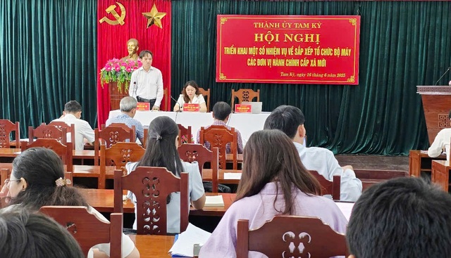 Quảng Nam công bố chức danh bí thư, chủ tịch 4 phường mới - Ảnh 2.