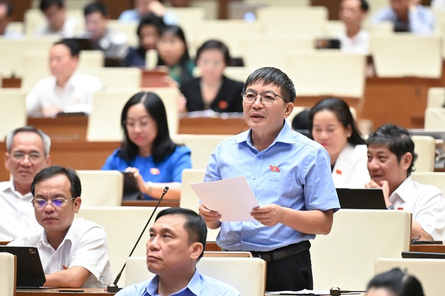 Bộ trưởng Công thương nói 'hàng giả phức tạp', khó quản livestream bán hàng - Ảnh 2.