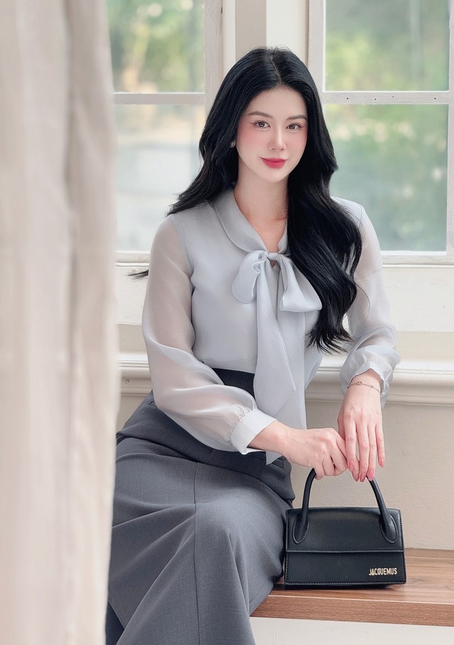 Áo sơ mi thắt nơ , điểm nhấn thanh lịch cho phong cách công sở hiện đại - Ảnh 2. Áo sơ mi thắt nơ , điểm nhấn thanh lịch cho phong cách công sở hiện đại - Ảnh 2.
