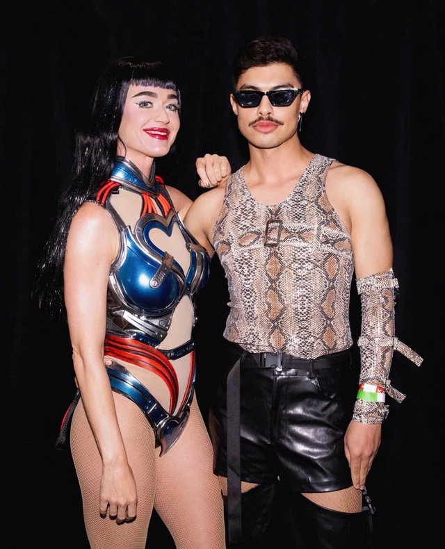 Katy Perry tháo nhẫn đính hôn giữa tin đồn chia tay Orlando Bloom Katy Perry tháo nhẫn đính hôn giữa tin đồn chia tay Orlando Bloom