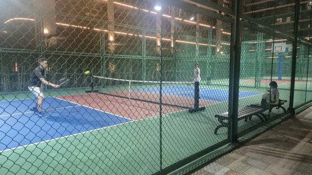 'Khối nghỉ hè' xuất hiện nhiều ở sân pickleball - Ảnh 3.