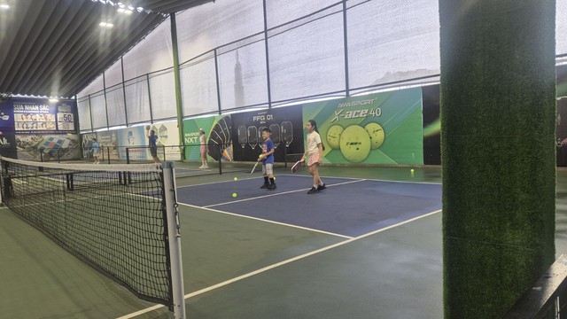 'Khối nghỉ hè' xuất hiện nhiều ở sân pickleball - Ảnh 2.