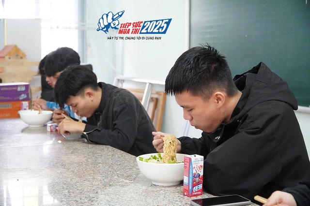 Tiếp sức mùa thi: 'Bữa sáng 0 đồng' tiếp sức thí sinh thi tốt nghiệp THPT - Ảnh 3.