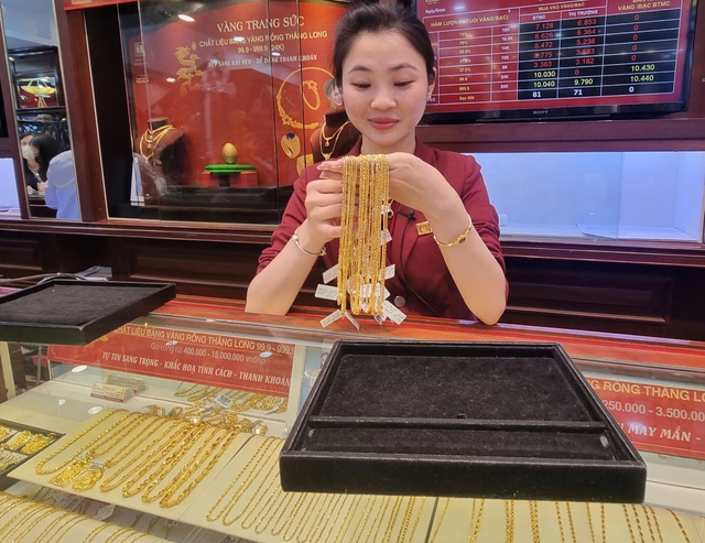 Hàng loạt ngân hàng T.Ư tính chuyện tăng dự trữ vàng