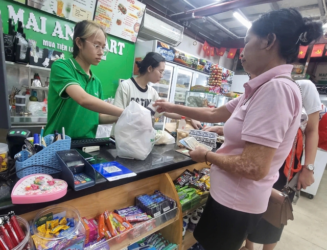 Gần 3.000 hộ kinh doanh tại Hà Nội đóng cửa, ngành thuế nói gì? Gần 3.000 hộ kinh doanh tại Hà Nội đóng cửa, ngành thuế nói gì?
