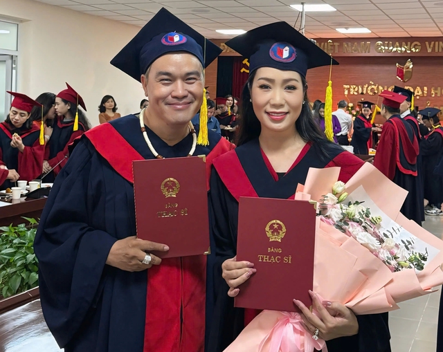 Trịnh Kim Chi, Hoàng Mập, Hạnh Thúy nhận bằng tốt nghiệp thạc sĩ Trịnh Kim Chi, Hoàng Mập, Hạnh Thúy nhận bằng tốt nghiệp thạc sĩ