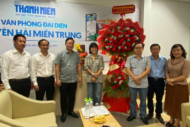 Lãnh đạo Quảng Nam - Đà Nẵng thăm Báo Thanh Niên nhân 100 năm Ngày Báo chí - Ảnh 2.