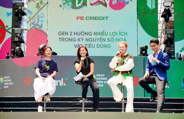 FE CREDIT mang ứng dụng tài chính đa nhiệm đến Ngày không tiền mặt 2025 - Ảnh 3.