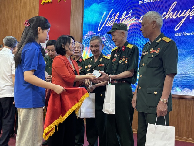 Tập huấn học sinh dùng truyền thông số viết tiếp câu chuyện non sông Tập huấn học sinh dùng truyền thông số viết tiếp câu chuyện non sông