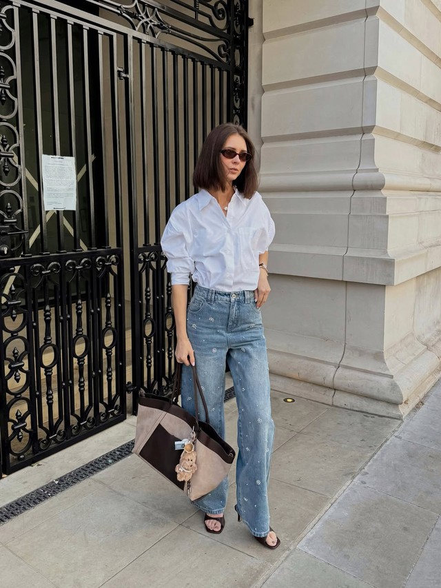 Quần jeans ống rộng, jeans ống loe là xu hướng denim hè- Ảnh 3.