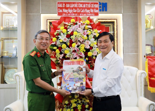 Công an TP.HCM thăm Báo Thanh Niên kỷ niệm 100 năm Báo chí cách mạng VN Công an TP.HCM thăm Báo Thanh Niên kỷ niệm 100 năm Báo chí cách mạng VN